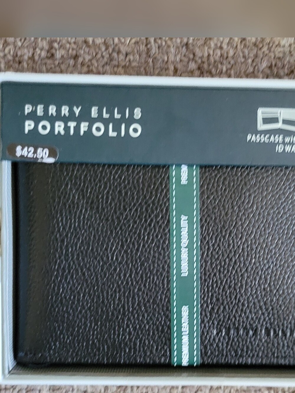 NIB Men's Perry Ellis Portfolio Leather Wallet with Passcase with  Removable ID